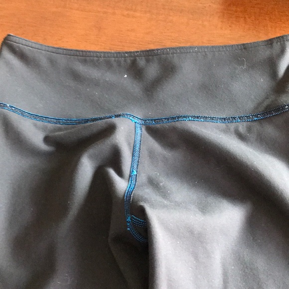 Lululemon Wunder Under Crop (reversible) - Picture 4 of 4